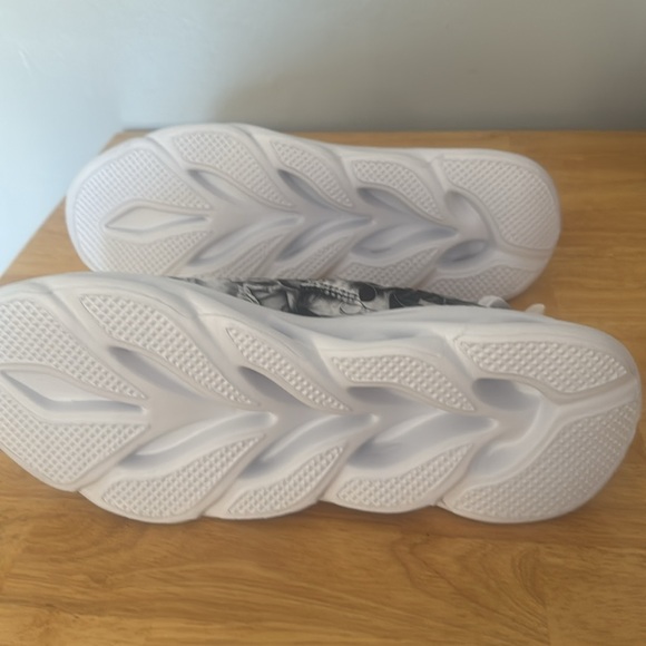 Mens Gothic skull rose light weight fitness workout sneaker size 13 new in bag - Picture 4 of 4